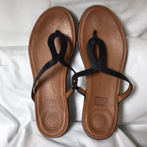 fitflop strata toe thong